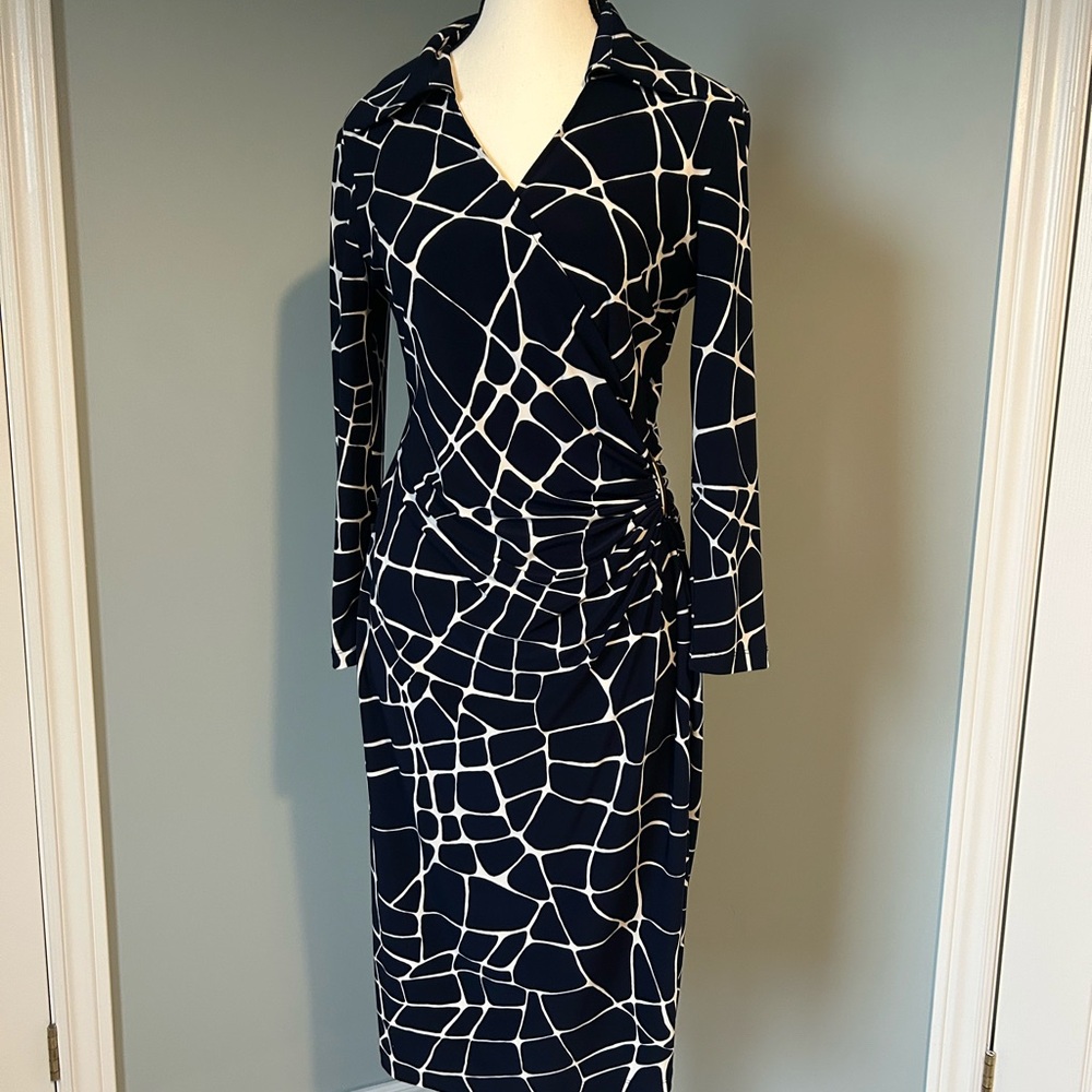 Jones New York Navy Abstract Print Faux Wrap Dress Gold Ring Detail Size 4